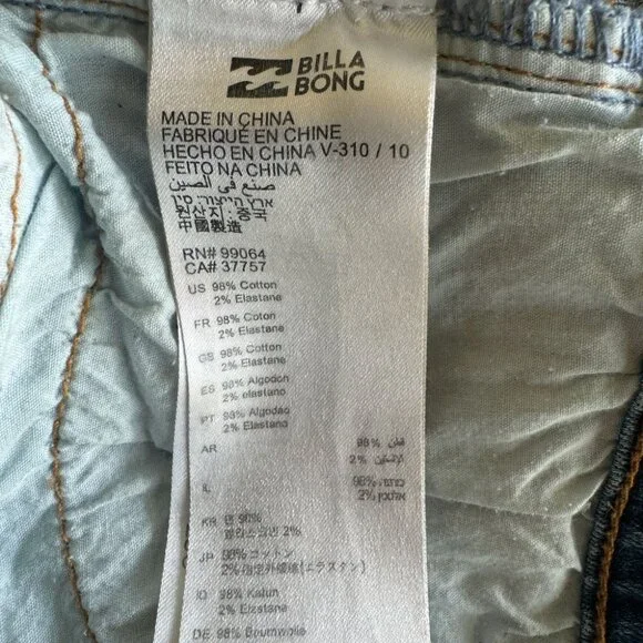 Buttoned Up Denim Shorts - Picture 7 of 8